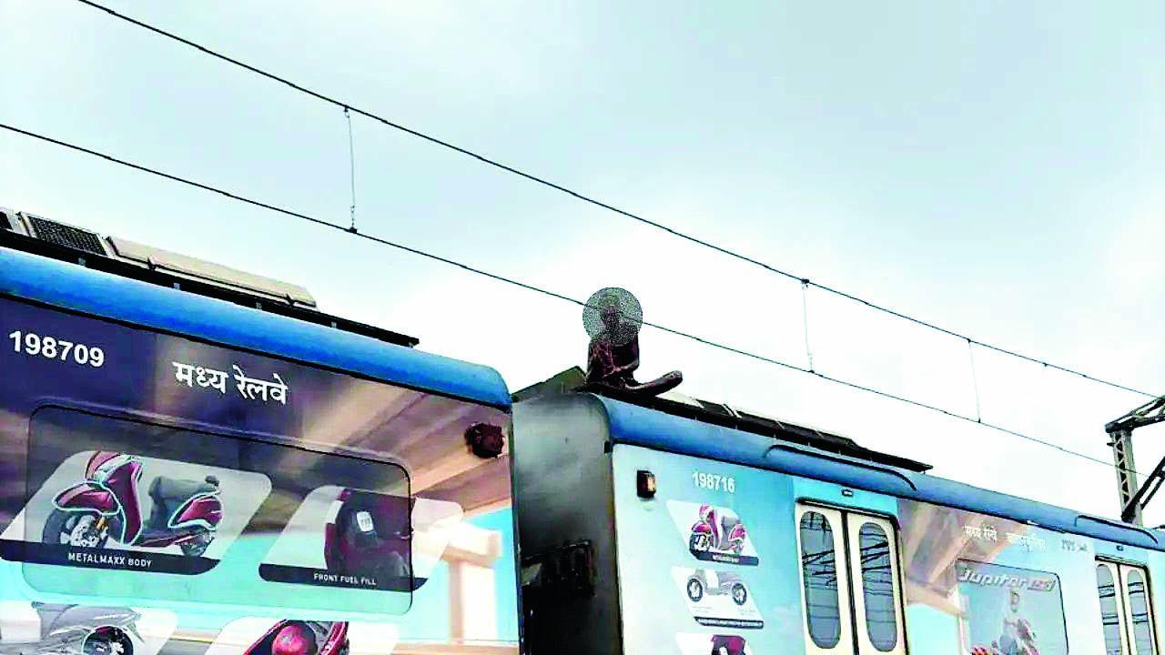 રેલવે પ્રોટેક્શન ફોર્સ (RPF) અને ગવર્નમેન્ટ રેલવે પોલીસ (GRP) તથા રેલવેના અધિકારીઓ તાત્કાલિક આ કોચ પાસે પહોંચી ગયા હતા